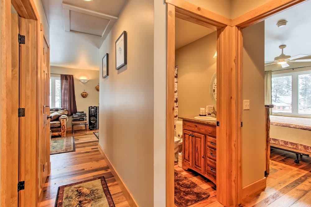 Drake Home on Big Thompson River - 3 Mi. to Estes!