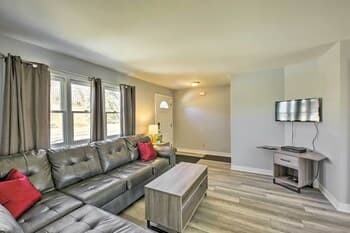 Twin Lakes Escape w/ Deck < 1 Mi to Beach!