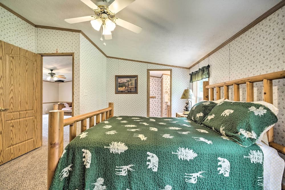 Deck, Fire Pit & Yard: Mountain Escape!