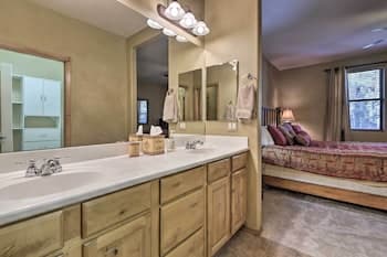 Charming Cabin Retreat - 4 Mi to Fool Hollow Lake!