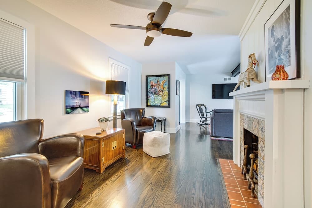 Bright & Sunny Getaway w/ Bikes: 1 Mi to Esu!