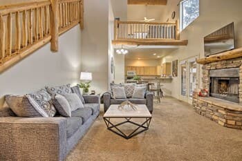 Townhome With Deck and Fireplace ~ 3 Mi to Lake!