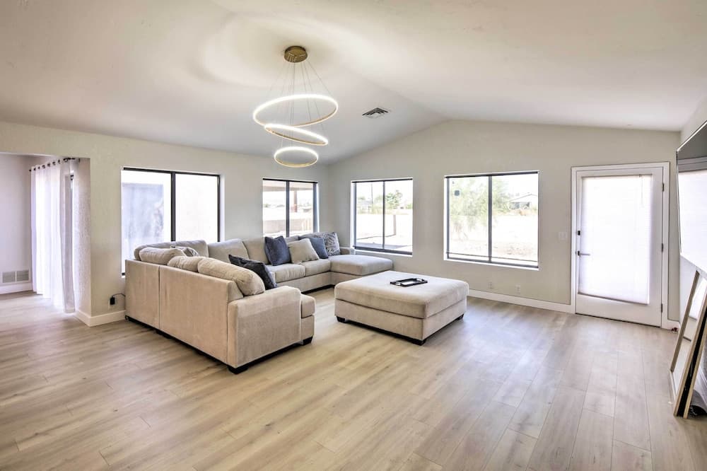 Modern Lake Havasu Retreat: Lake & Mountain Views!