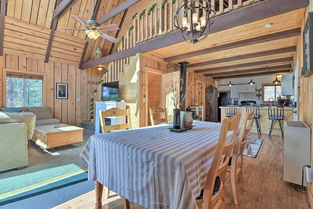 Pet-friendly Duck Creek Village Cabin w/ Fire Pit!