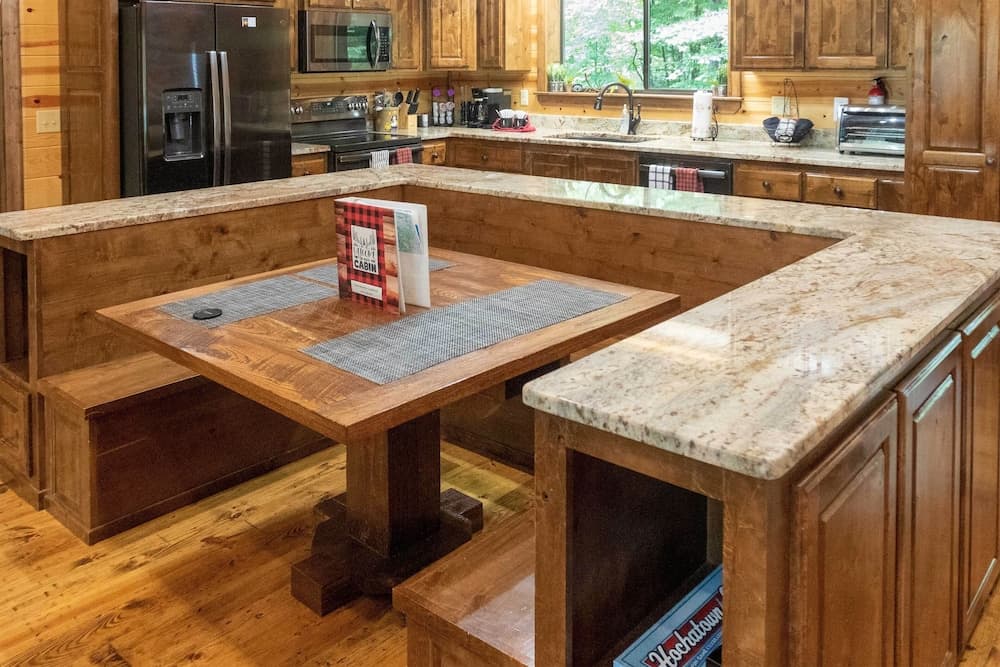 Broken Bow Cabin w/ Hot Tub & Outdoor Fireplace!