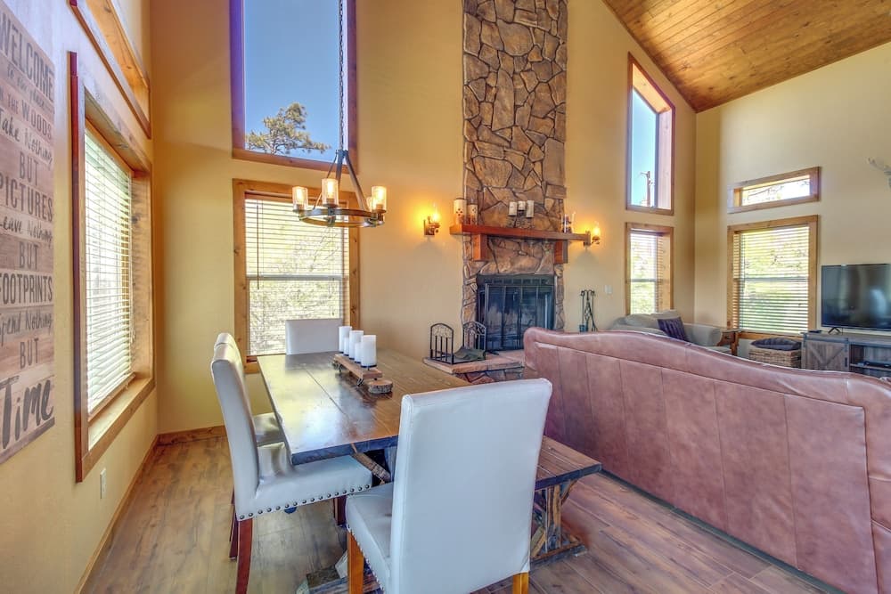 Mtn-view Hilltop Hideaway w/ Deck in Show Low