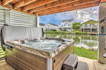 North Myrtle Beach House < Half Mi to Coast!