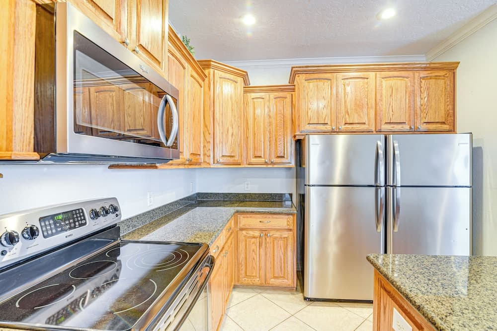 Walk to Shore: Crystal Beach Family Home w/ Deck!