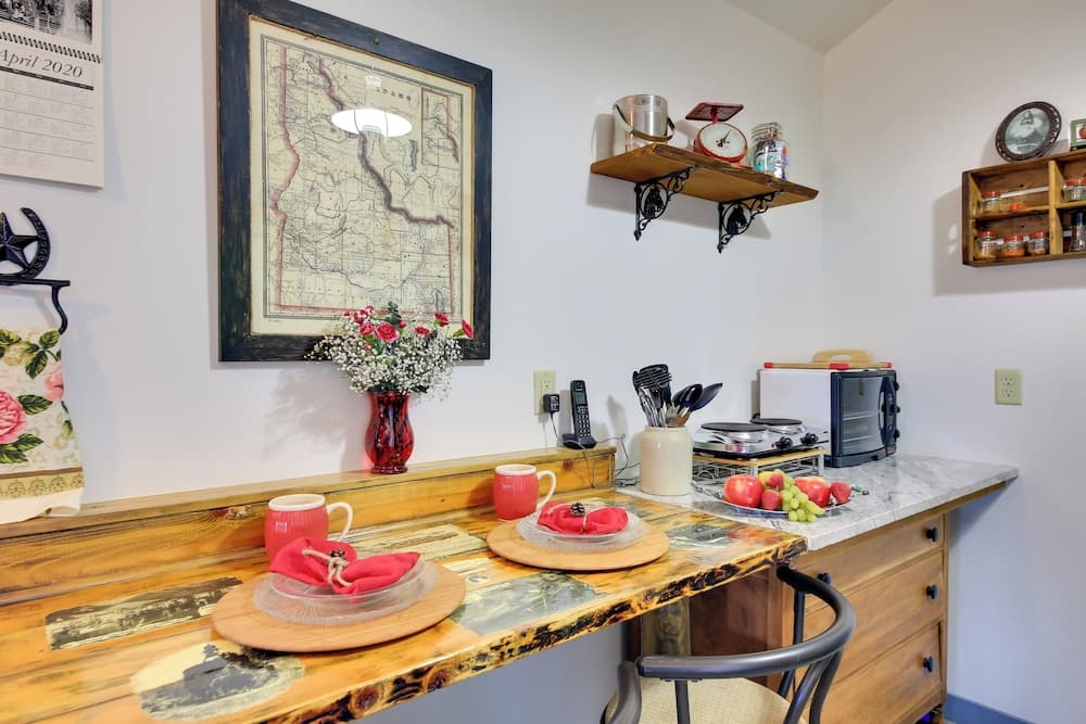 Peaceful Kootenai Cabin - Unplug in the Mtns!