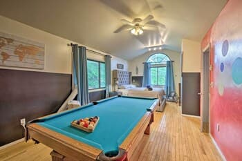 Pocono Mtn Retreat w/ Hot Tub < 11 Mi to Camelback