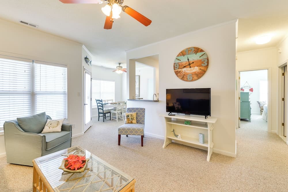 4 Mi to Beaches: Luxe Coastal Resort Condo