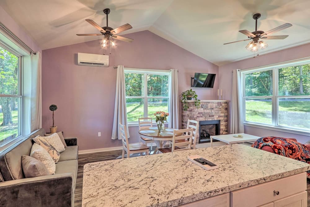 Saylorsburg Retreat: 16 Mi to Ski Resort