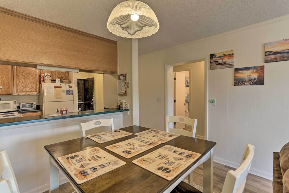 Walk to Ocean: Cozy Condo in North Myrtle Beach!