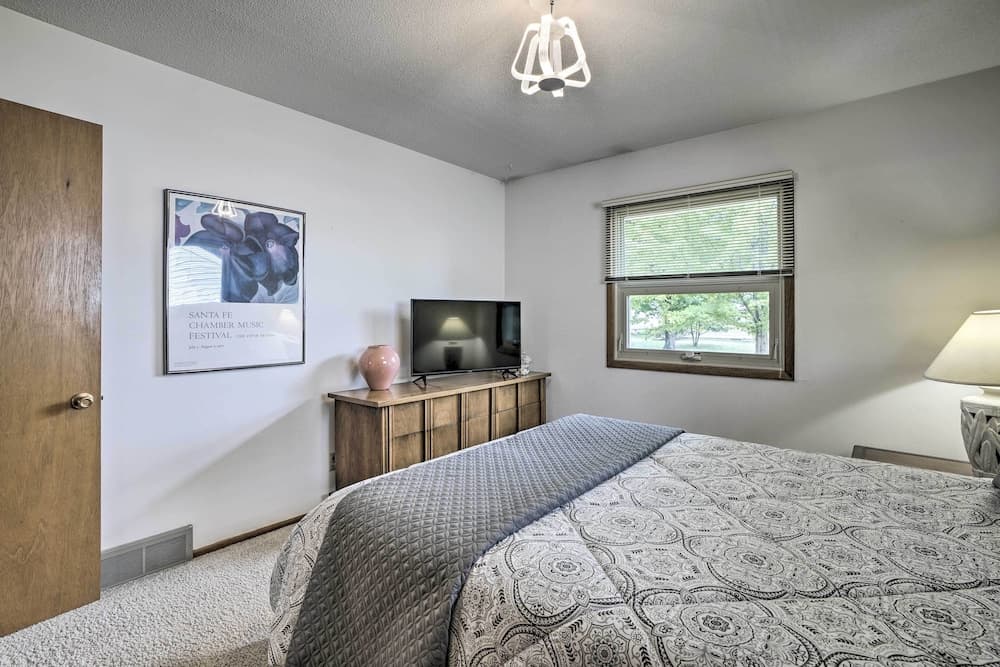 Charming Rochester Home - 2 Mi to Mayo Clinic!