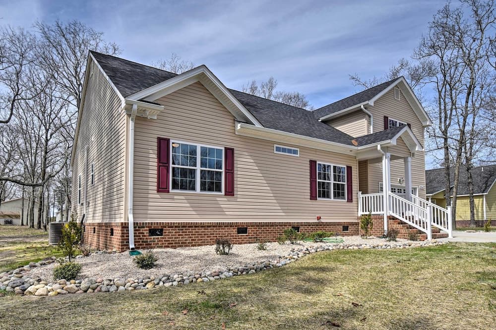 Spacious Home < 1 Mi to Kiptopeke State Park!