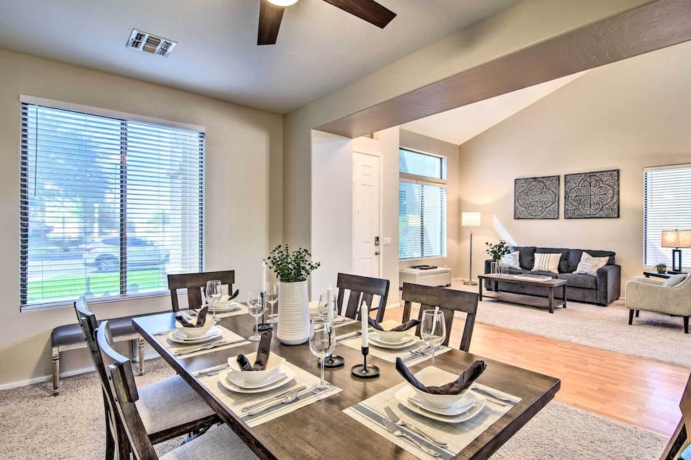 Private Pool & Hot Tub: Southeast Gilbert Home