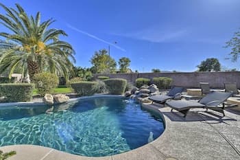 Tranquil Oasis w/ Fire Pit & Bar ~1 Mi to Santan!