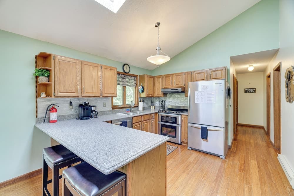 Ski, Hike & Stay Cozy: Family Cabin in Lake Ariel!