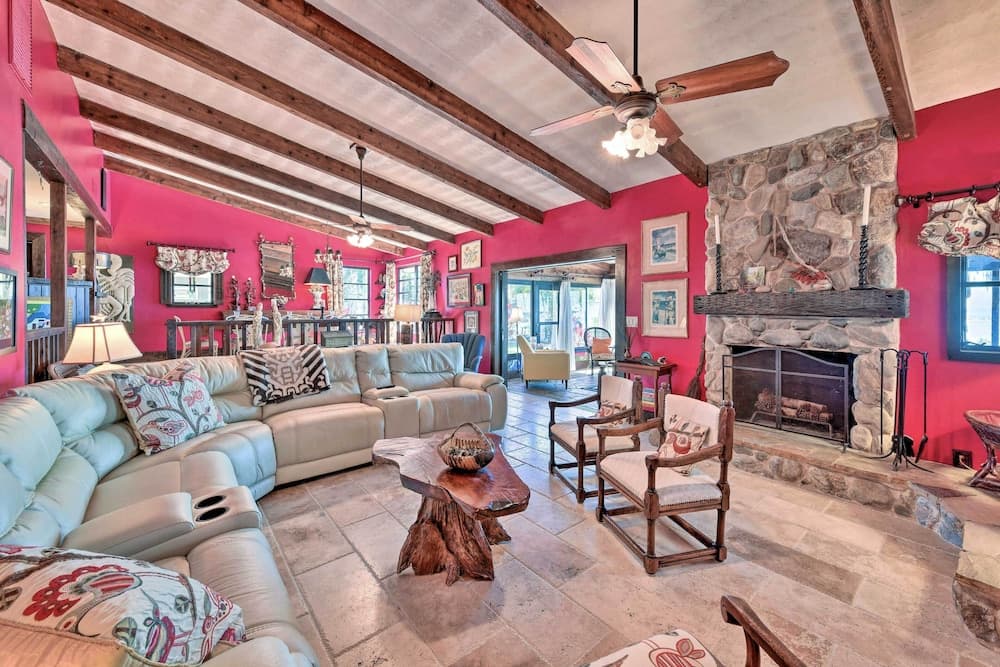 'the Bougainvilla' w/ Boat Slip on Lake Istokpoga!