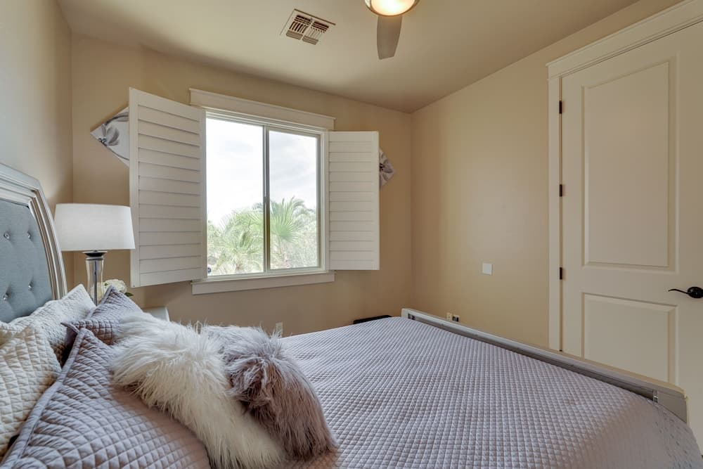 Home Theatre & Pool: Lake Havasu Retreat