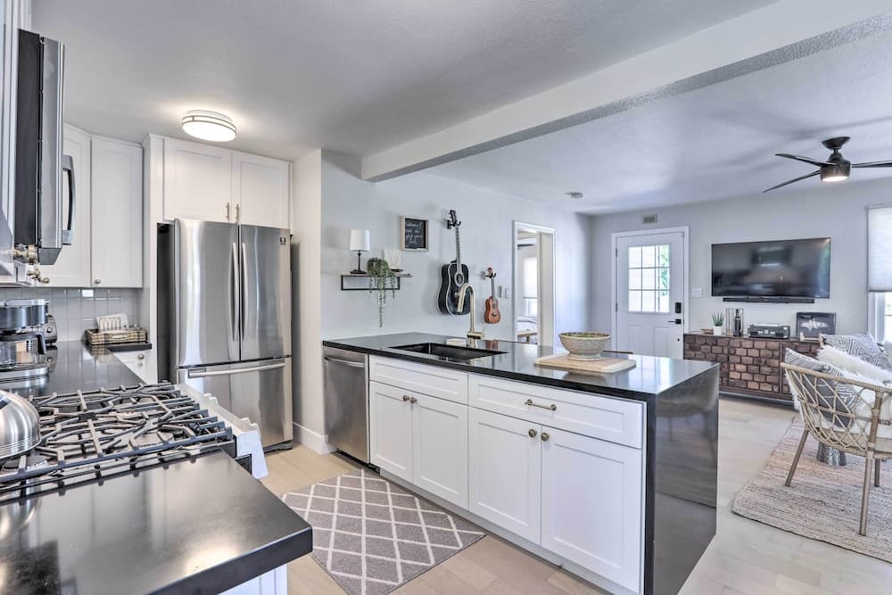 Hot Tub, Fire Pit: Midtown Reno Oasis!