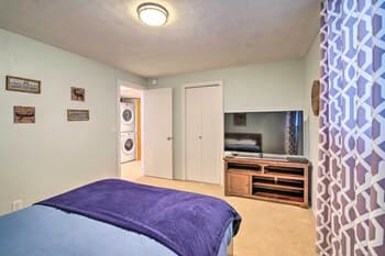 Family Retreat With Hot Tub - ½ Mile to Downtown!