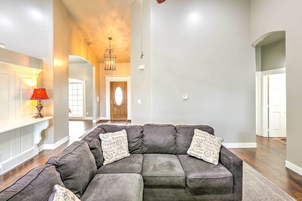 Elegant Smithfield Home w/ Views - 6 Mi to Usu!