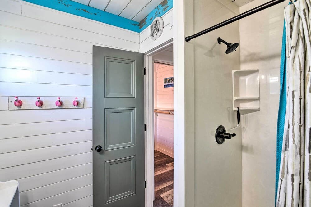 2 Blocks to Surfside Beach: A-frame Home w/ Deck