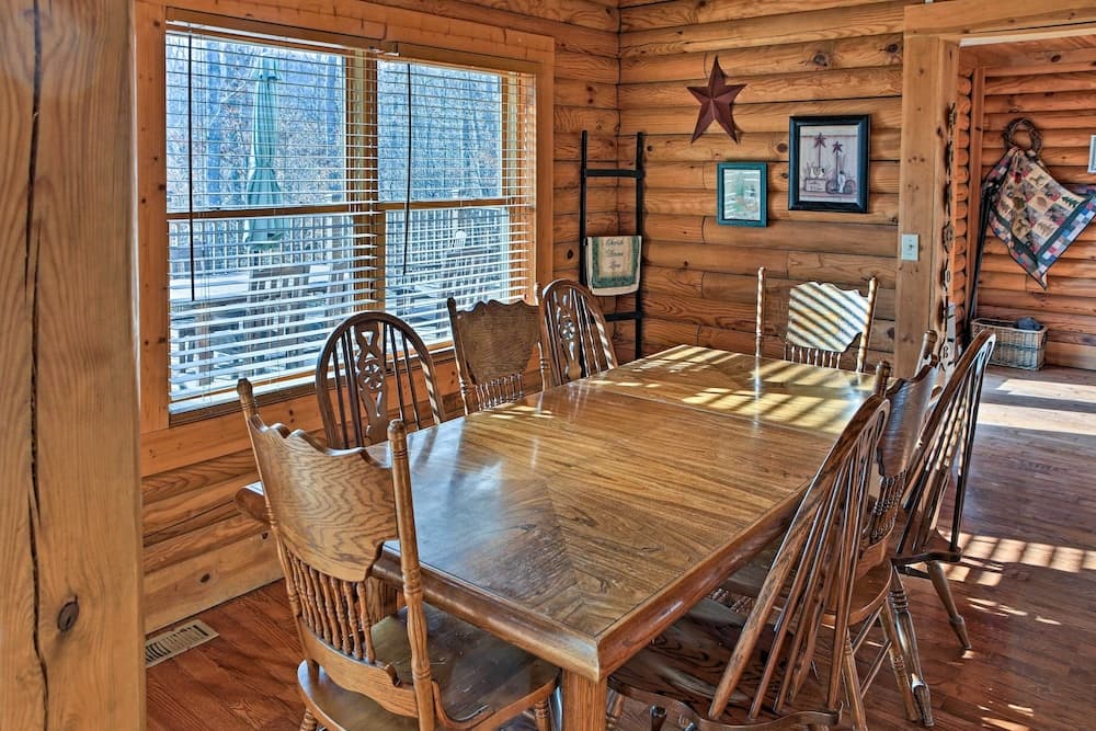 Underwood Home w/ 40 Acres: Fire Pit, Private Lake