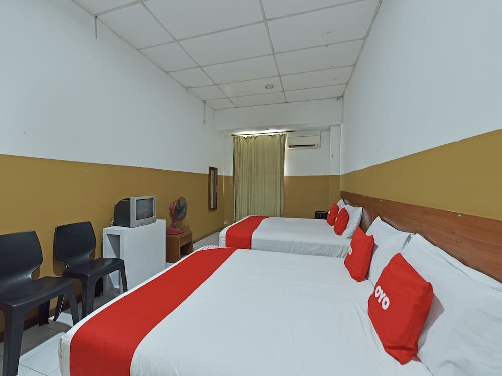 OYO 90794 Maple Hotel