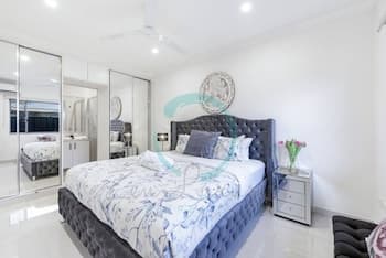 ZENHOUSE STYLISH - 3BR Home near Shops