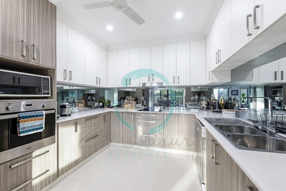 ZENHOUSE STYLISH - 3BR Home near Shops