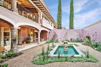 Holt - Magnificent 6BR Villa in Malanquin