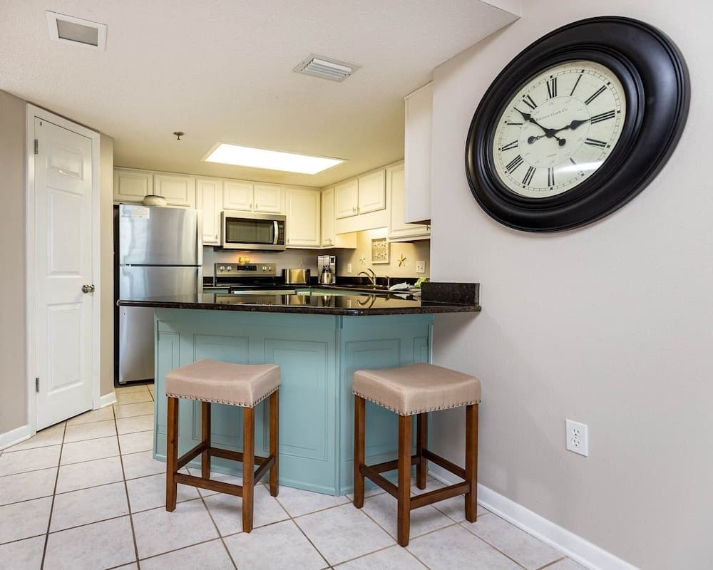 Phoenix Vi 6506 2 Bedroom Condo by Redawning