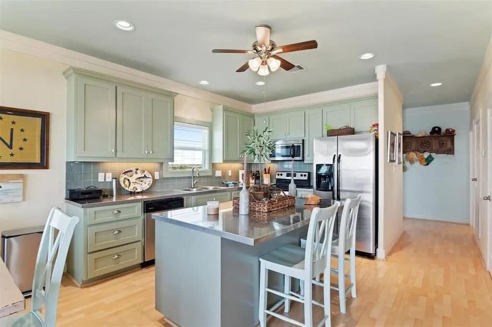 Bella Rossa 3 Bedroom Home by RedAwning