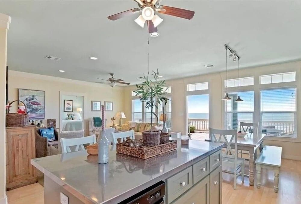 Bella Rossa 3 Bedroom Home by RedAwning