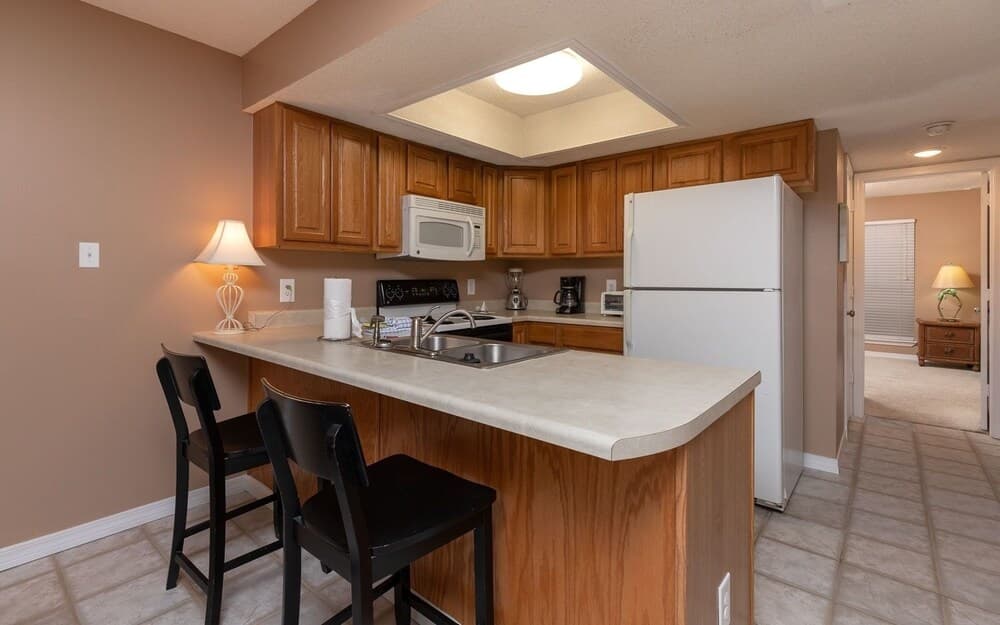 Romar Village 622 2 Bedroom Condo by Redawning