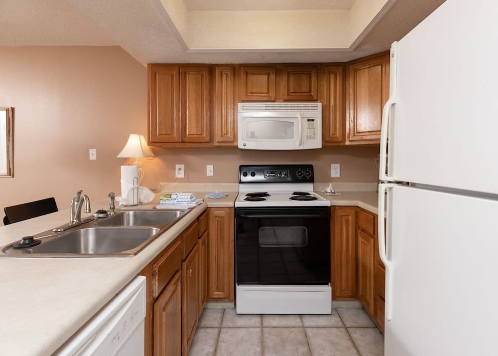 Romar Village 622 2 Bedroom Condo by Redawning