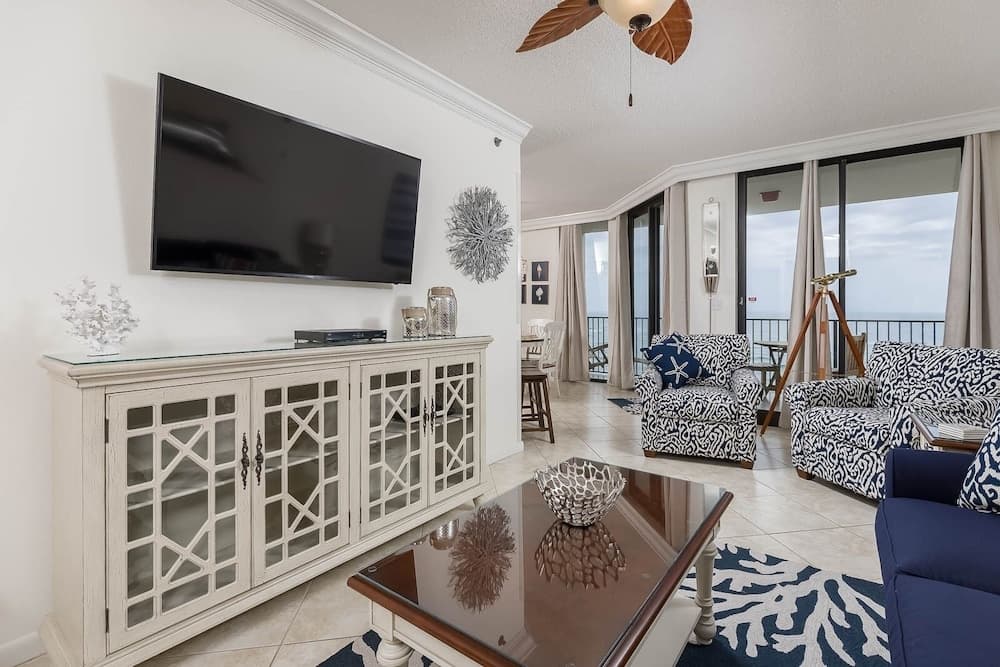 Phoenix Viii 81105 1 Bedroom Condo by Redawning