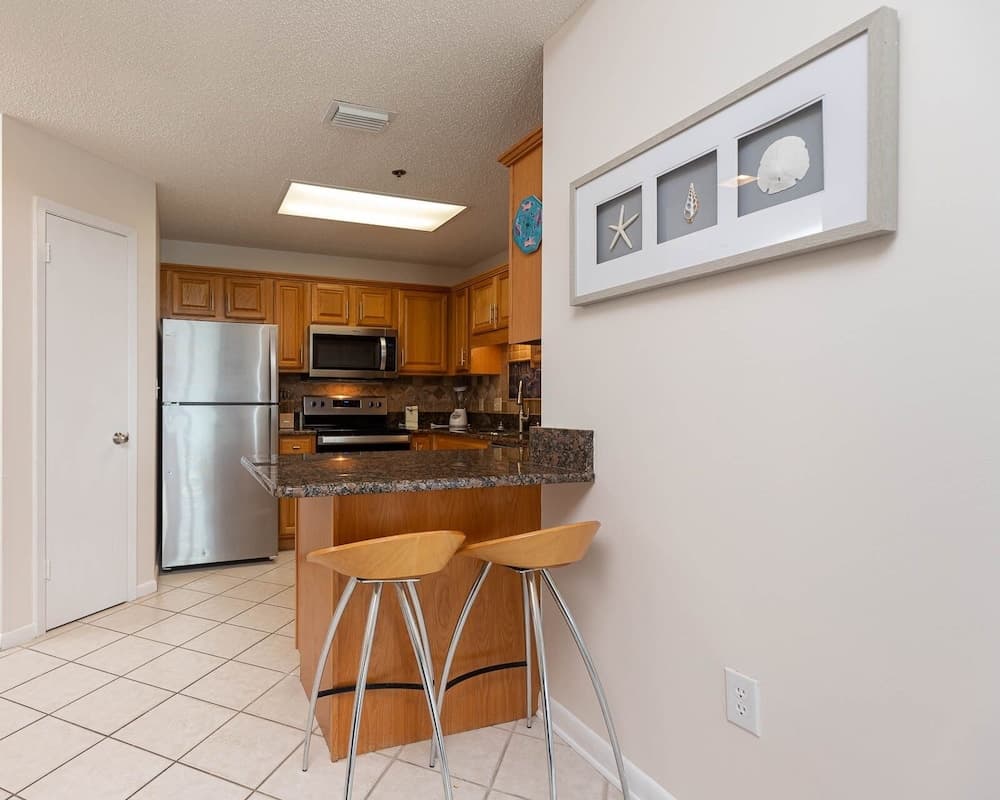 Phoenix East 1207 2 Bedroom Condo by Redawning