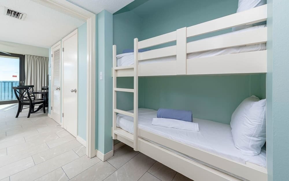 Phoenix All Suites Hotel 403 1 Bedroom Condo by Redawning