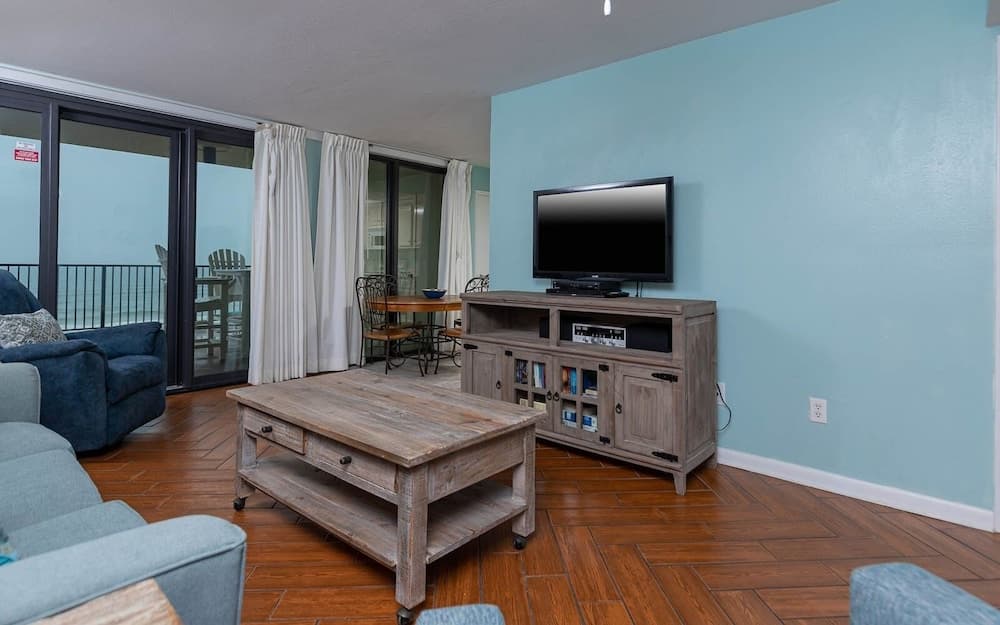 Phoenix I 1036 1 Bedroom Condo by Redawning