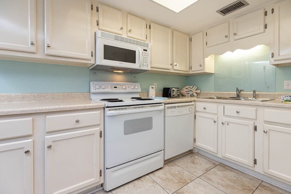 Phoenix I 1036 1 Bedroom Condo by Redawning