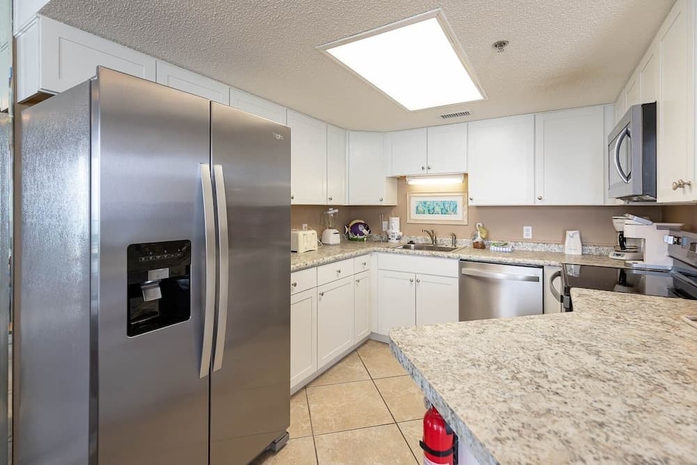 Phoenix Vi 61007 1 Bedroom Condo by Redawning