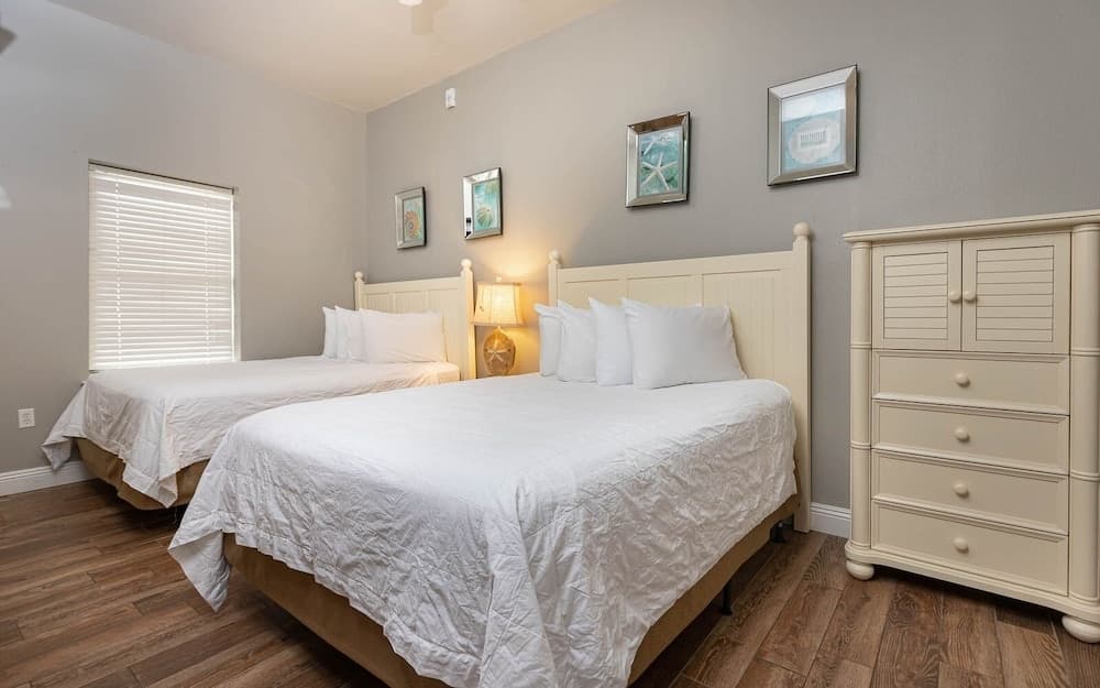 Phoenix Vii 7112 2 Bedroom Condo by Redawning