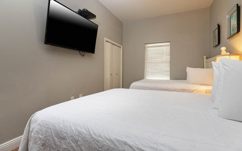 Phoenix Vii 7112 2 Bedroom Condo by Redawning