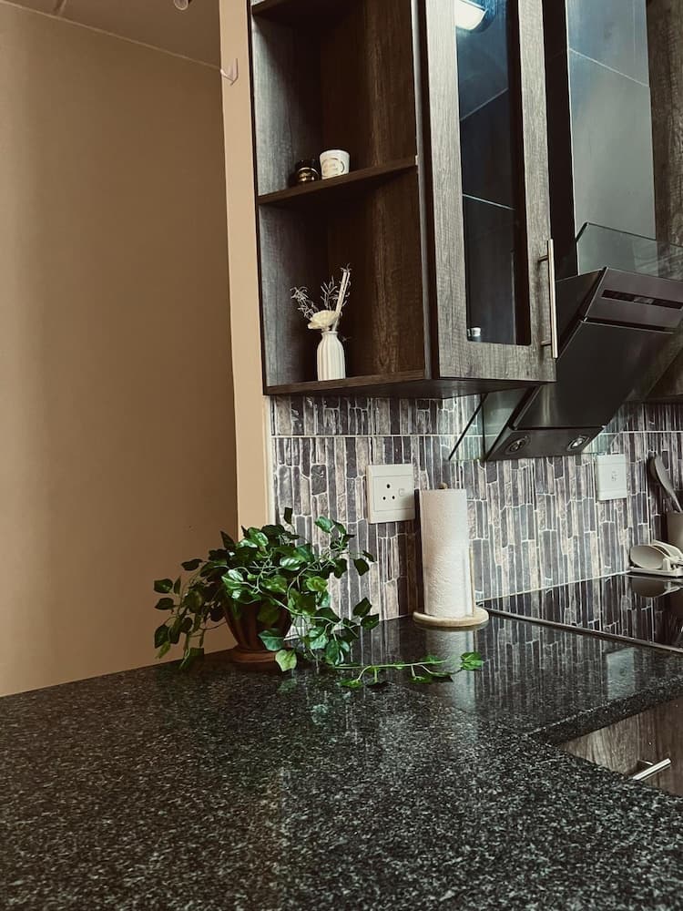 Lovely 2 bed Condo in the Heart of Bryanston - 2076