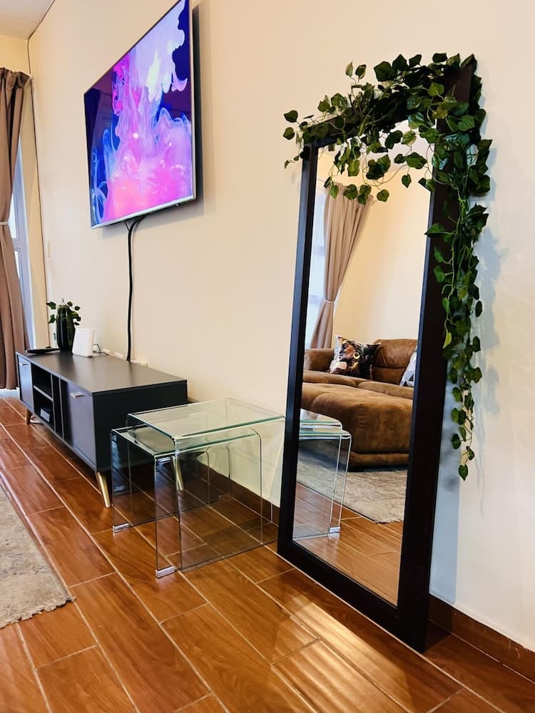 Lovely 2 bed Condo in the Heart of Bryanston - 2076