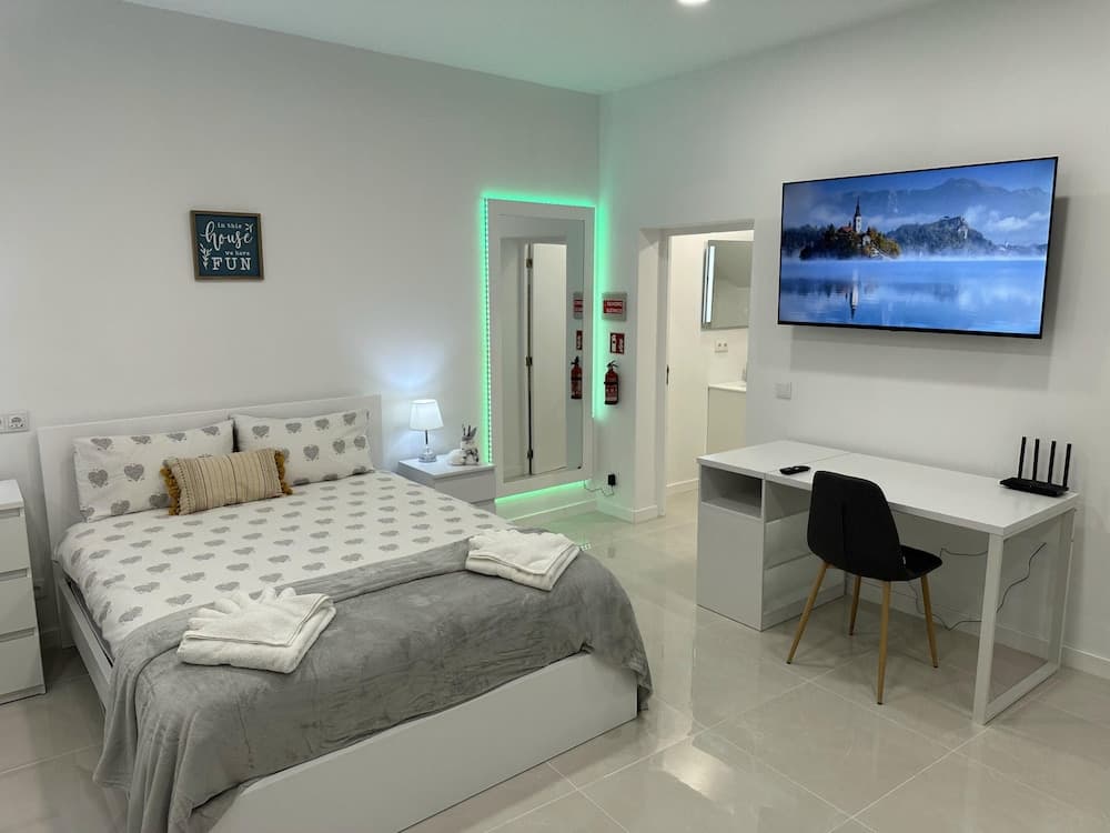 Luxurious Spacious Studio Retreat Close to Funchal