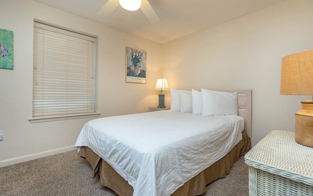 Phoenix Vi 6705 3 Bedroom Condo by Redawning